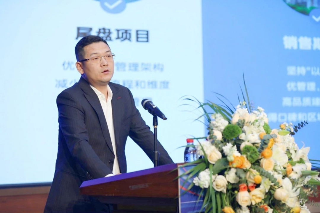 罗怡然.jpg